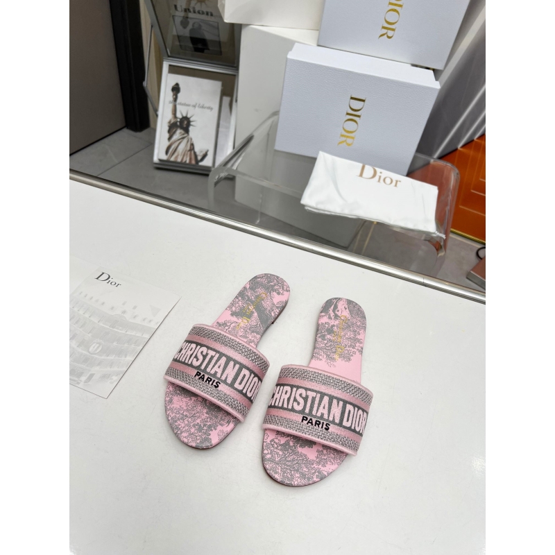 ch**an D*or slippers